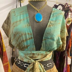 Sustainable and chic recycled silk halter.